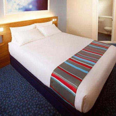 Travelodge London Teddington Esterno foto