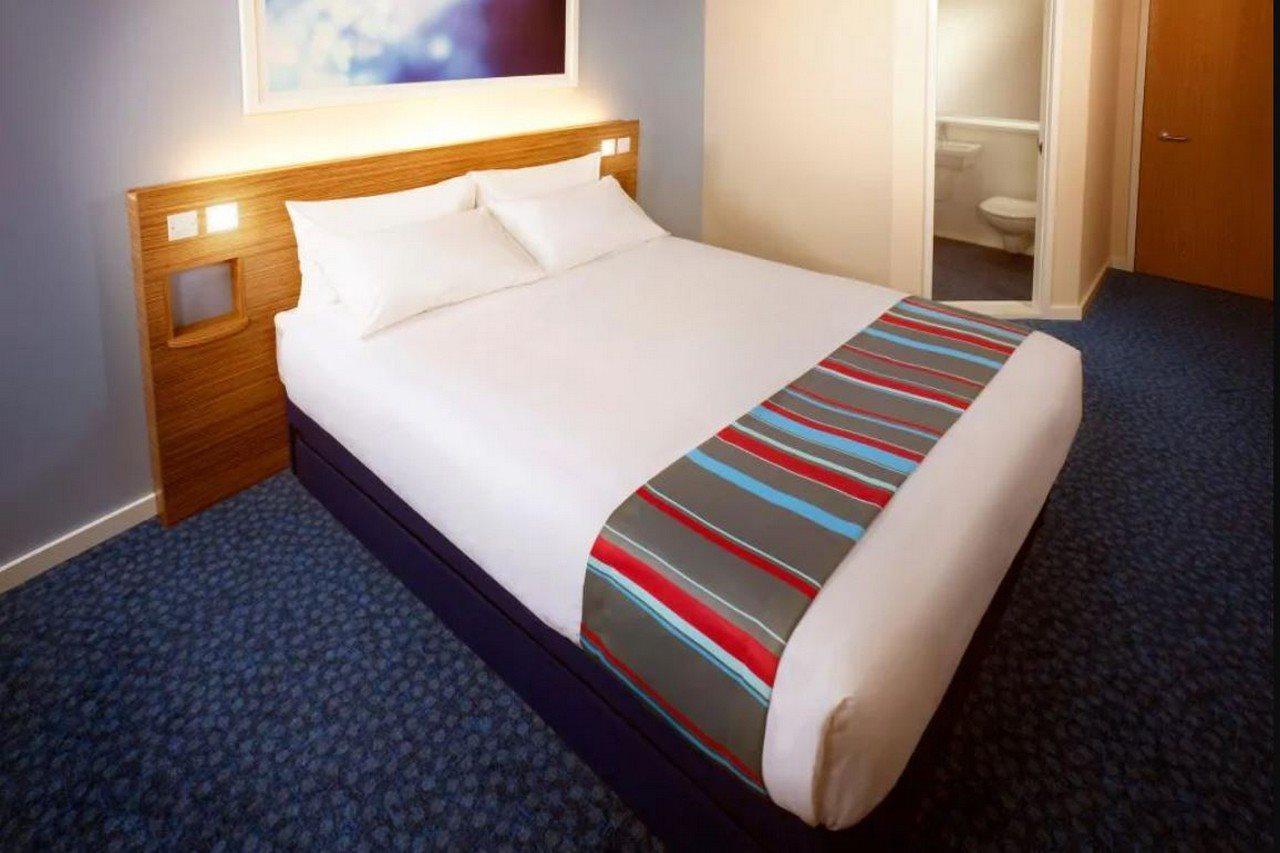 Travelodge London Teddington Esterno foto