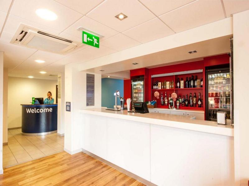 Travelodge London Teddington Esterno foto