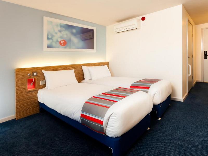Travelodge London Teddington Esterno foto