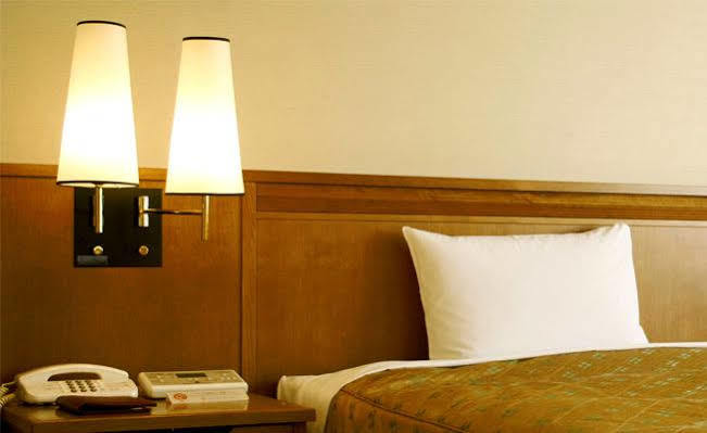 Travelodge London Teddington Esterno foto