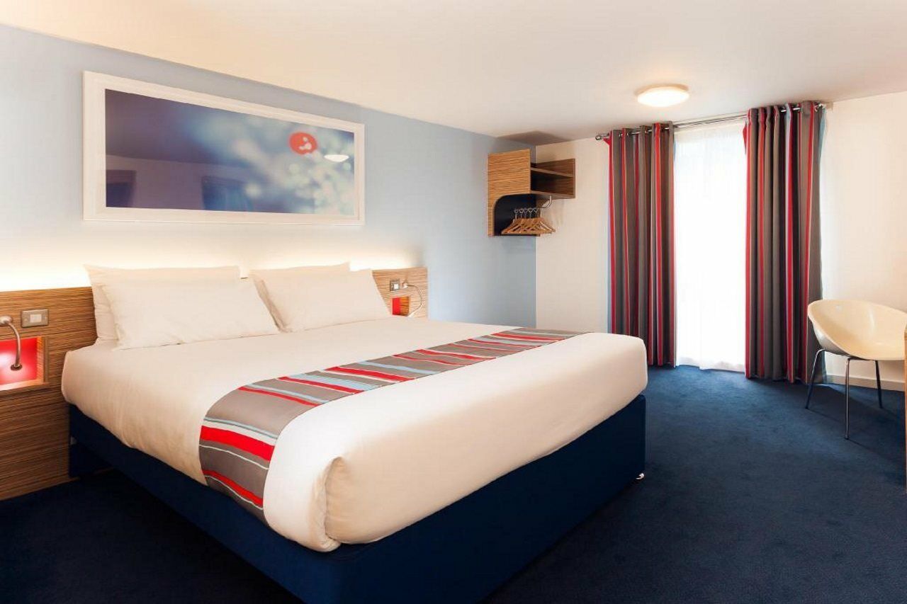Travelodge London Teddington Esterno foto