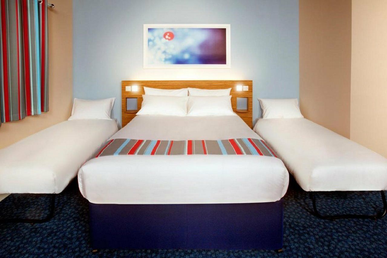 Travelodge London Teddington Esterno foto